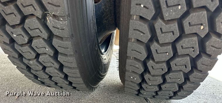 image for item NP9842 2002 Blue Bird TC2000  school bus