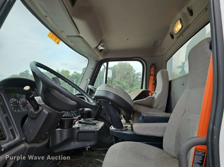 image for item NT9706 2016 Freightliner Business Class M2  street sweeper truck