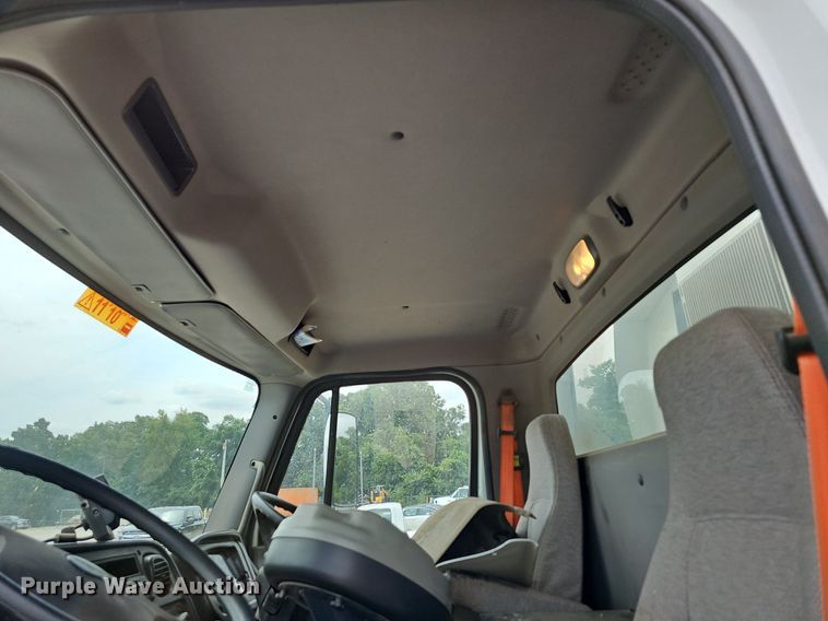 image for item NT9706 2016 Freightliner Business Class M2  street sweeper truck