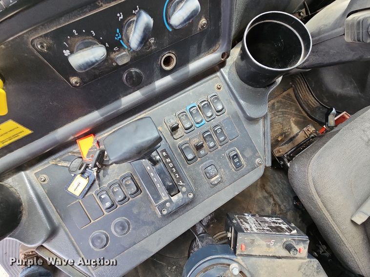 image for item NT9706 2016 Freightliner Business Class M2  street sweeper truck