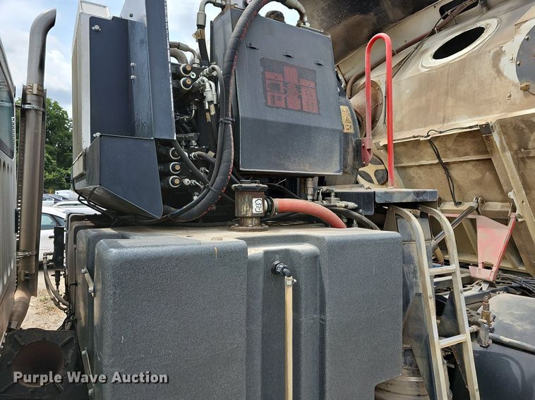 image for item NT9706 2016 Freightliner Business Class M2  street sweeper truck