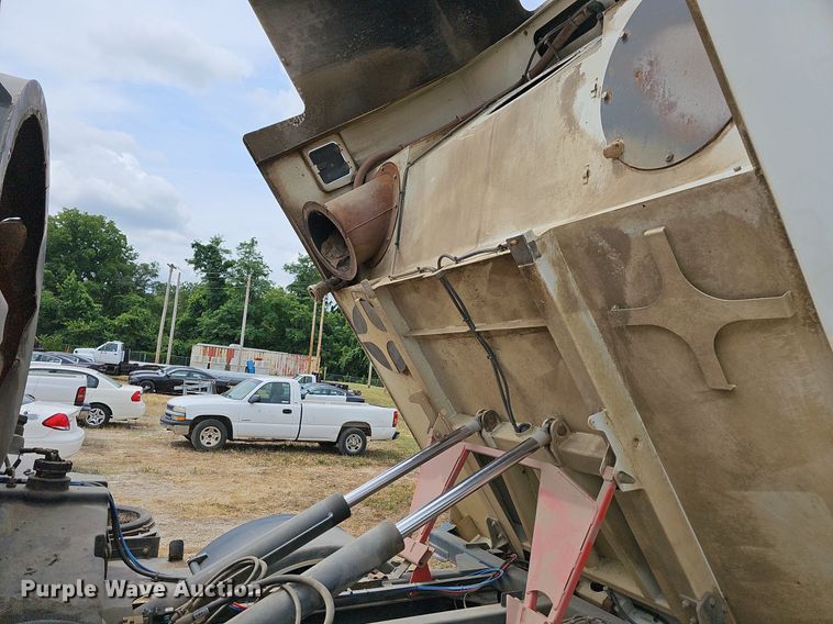 image for item NT9706 2016 Freightliner Business Class M2  street sweeper truck