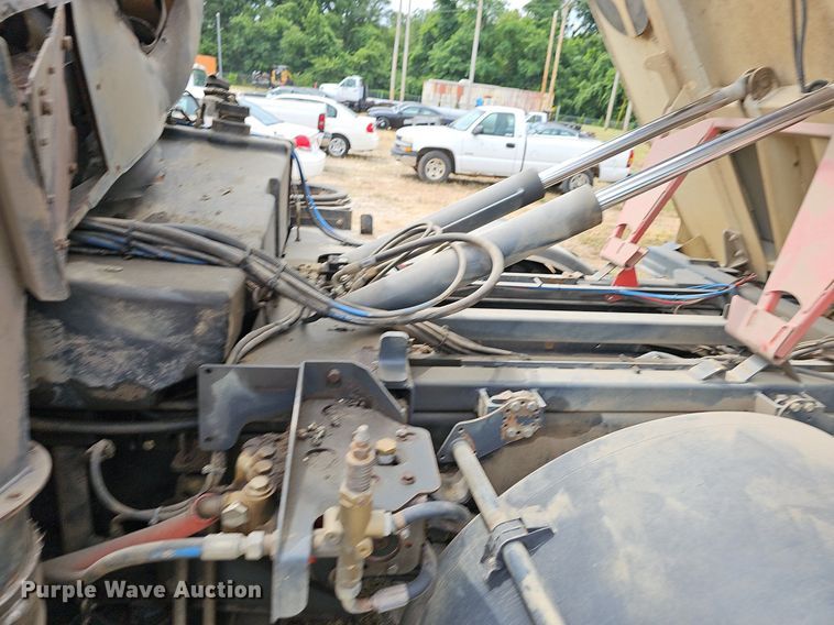 image for item NT9706 2016 Freightliner Business Class M2  street sweeper truck