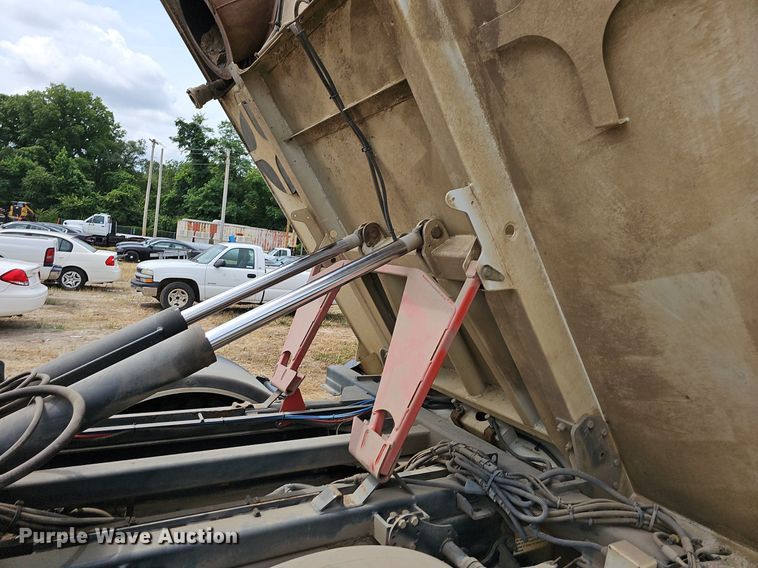 image for item NT9706 2016 Freightliner Business Class M2  street sweeper truck