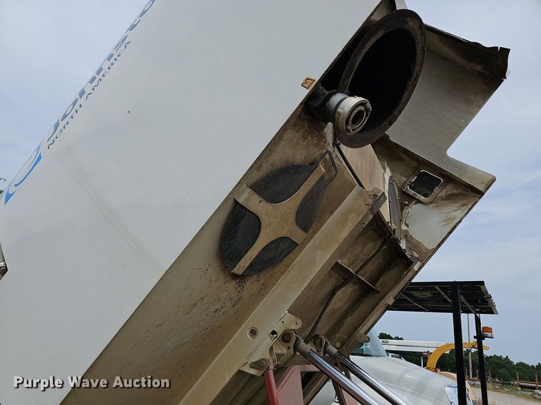 image for item NT9706 2016 Freightliner Business Class M2  street sweeper truck