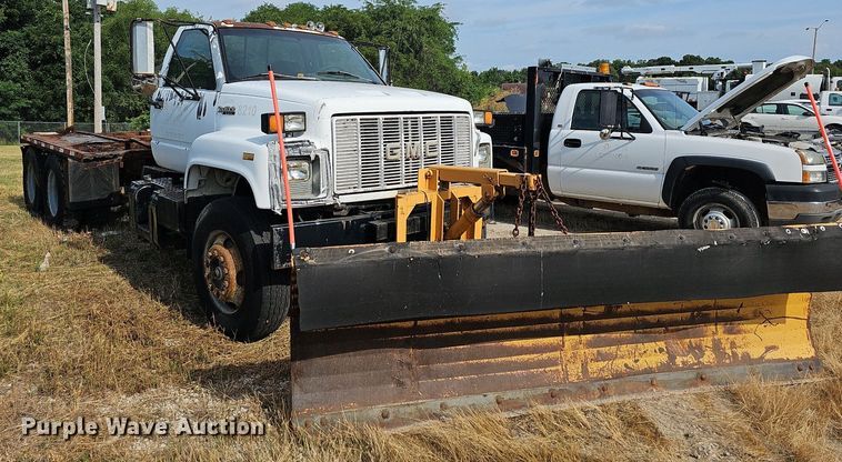 image for item NT9733 1995 GMC Top Kick C6500  truck cab and chassis