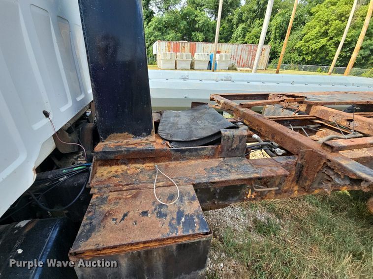 image for item NT9733 1995 GMC Top Kick C6500  truck cab and chassis