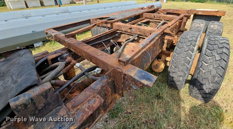 image for item NT9733 1995 GMC Top Kick C6500  truck cab and chassis