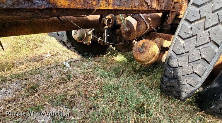 image for item NT9733 1995 GMC Top Kick C6500  truck cab and chassis