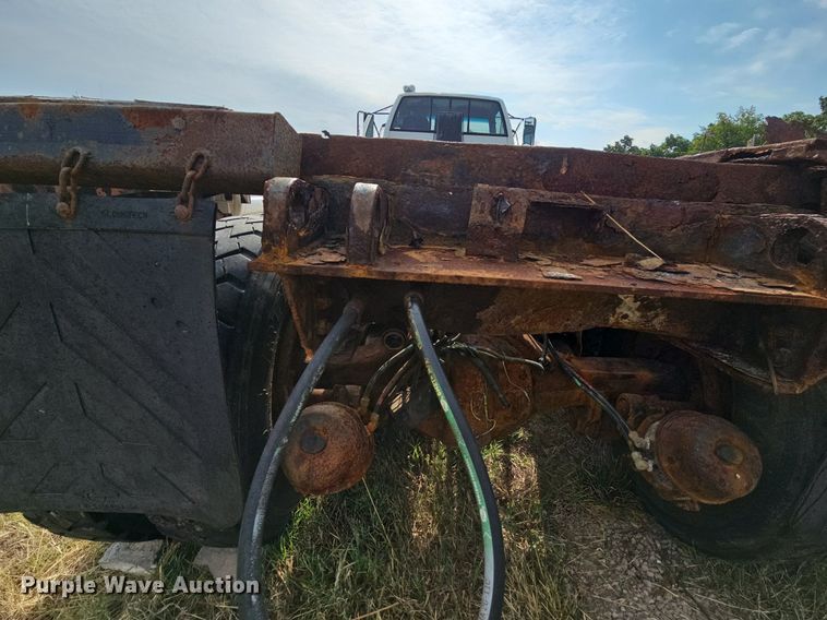 image for item NT9733 1995 GMC Top Kick C6500  truck cab and chassis