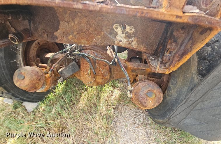 image for item NT9733 1995 GMC Top Kick C6500  truck cab and chassis