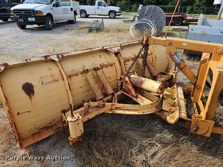 image for item NT9733 1995 GMC Top Kick C6500  truck cab and chassis