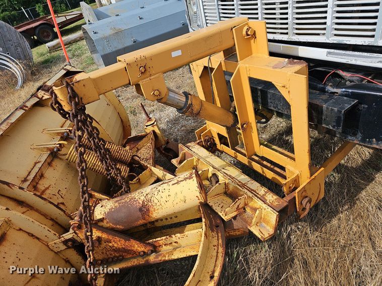 image for item NT9733 1995 GMC Top Kick C6500  truck cab and chassis