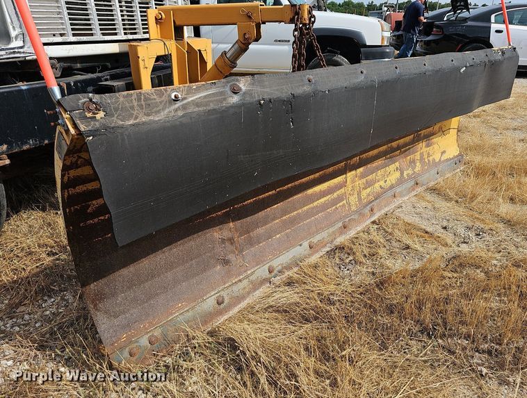 image for item NT9733 1995 GMC Top Kick C6500  truck cab and chassis