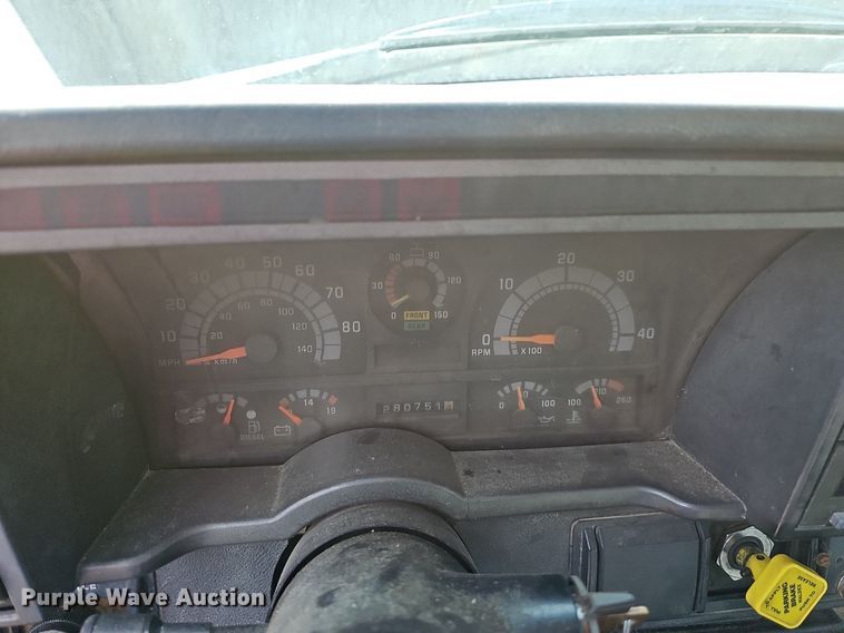 image for item NT9733 1995 GMC Top Kick C6500  truck cab and chassis