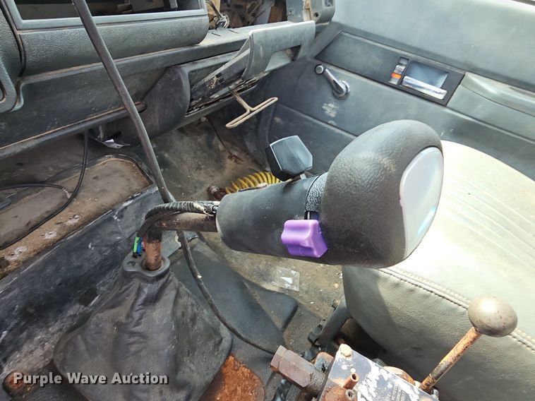 image for item NT9733 1995 GMC Top Kick C6500  truck cab and chassis