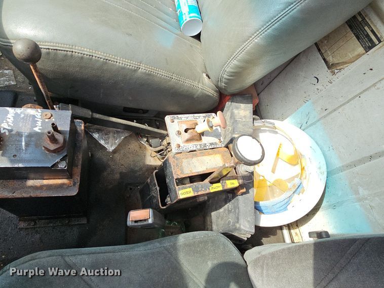 image for item NT9733 1995 GMC Top Kick C6500  truck cab and chassis