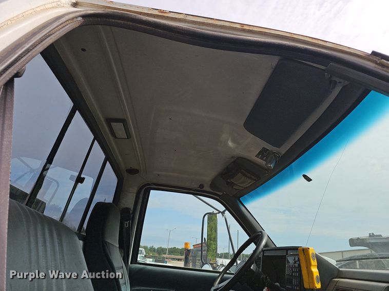 image for item NT9733 1995 GMC Top Kick C6500  truck cab and chassis