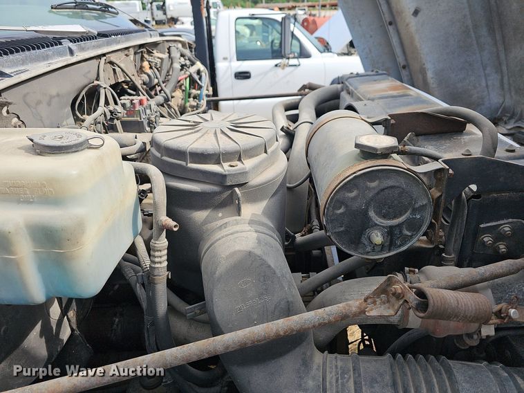 image for item NT9733 1995 GMC Top Kick C6500  truck cab and chassis