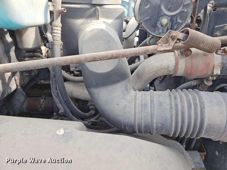 image for item NT9733 1995 GMC Top Kick C6500  truck cab and chassis