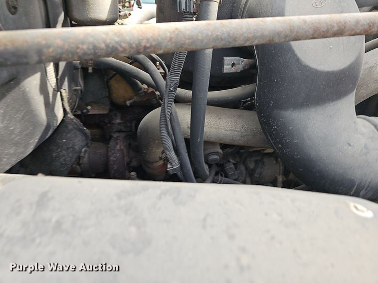 image for item NT9733 1995 GMC Top Kick C6500  truck cab and chassis