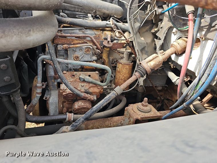 image for item NT9733 1995 GMC Top Kick C6500  truck cab and chassis