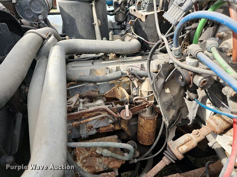 image for item NT9733 1995 GMC Top Kick C6500  truck cab and chassis