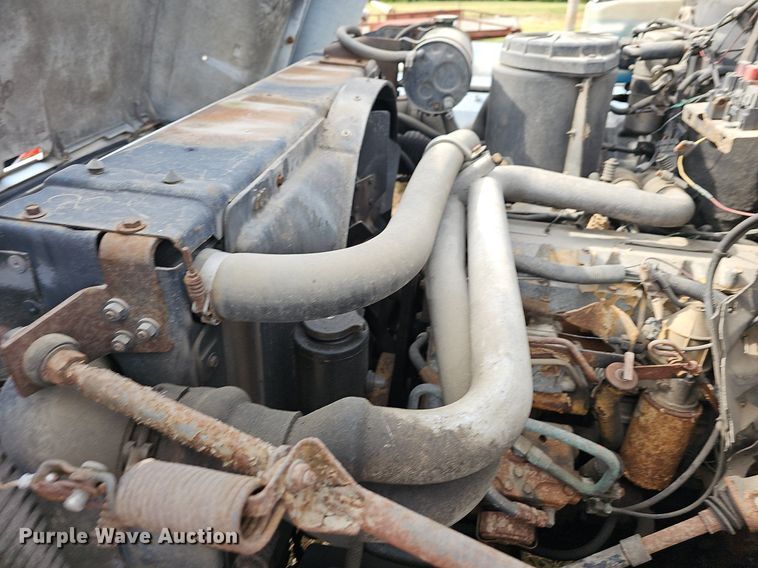 image for item NT9733 1995 GMC Top Kick C6500  truck cab and chassis