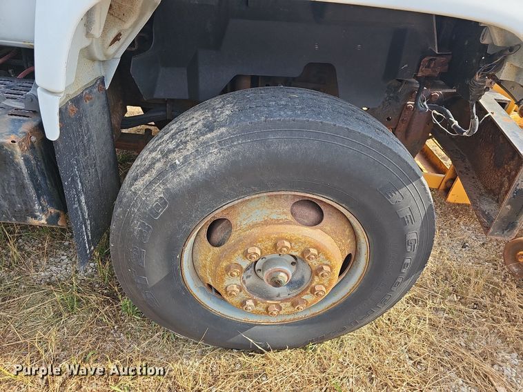 image for item NT9733 1995 GMC Top Kick C6500  truck cab and chassis