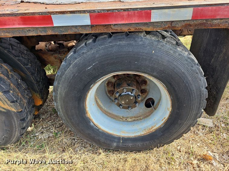 image for item NT9733 1995 GMC Top Kick C6500  truck cab and chassis