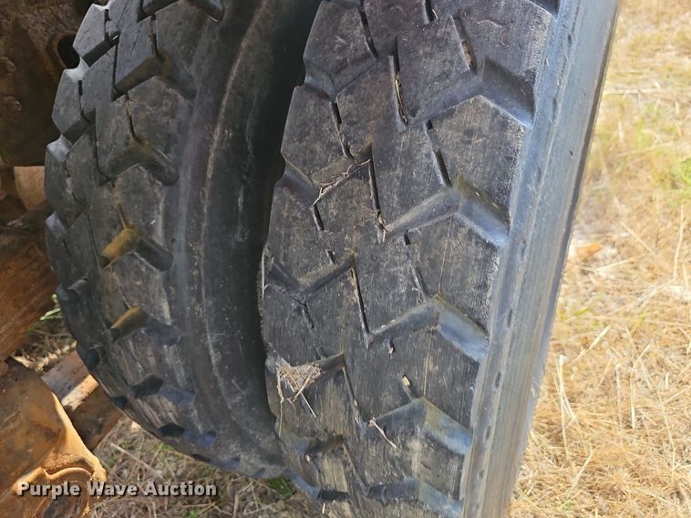 image for item NT9733 1995 GMC Top Kick C6500  truck cab and chassis