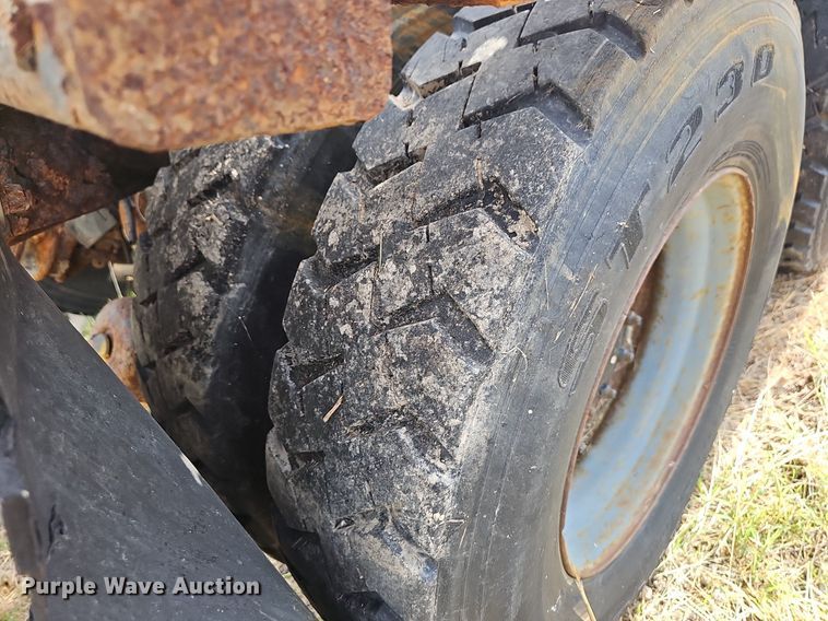 image for item NT9733 1995 GMC Top Kick C6500  truck cab and chassis