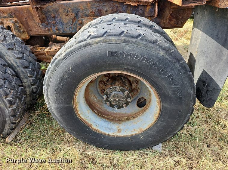 image for item NT9733 1995 GMC Top Kick C6500  truck cab and chassis