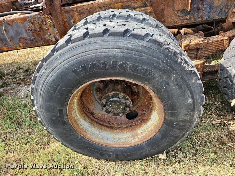 image for item NT9733 1995 GMC Top Kick C6500  truck cab and chassis