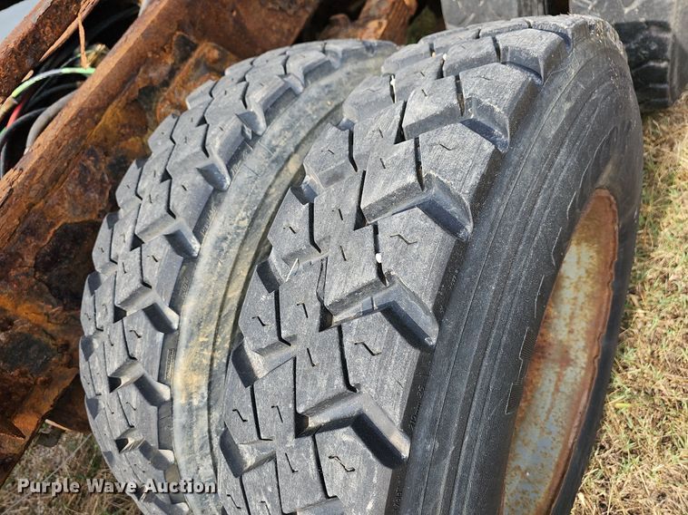 image for item NT9733 1995 GMC Top Kick C6500  truck cab and chassis