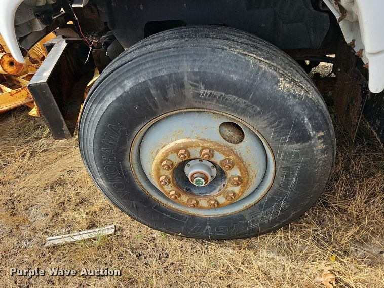 image for item NT9733 1995 GMC Top Kick C6500  truck cab and chassis