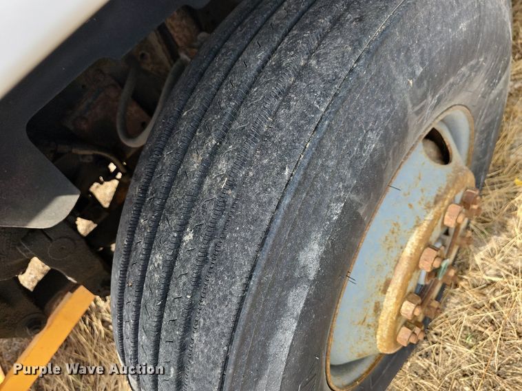 image for item NT9733 1995 GMC Top Kick C6500  truck cab and chassis