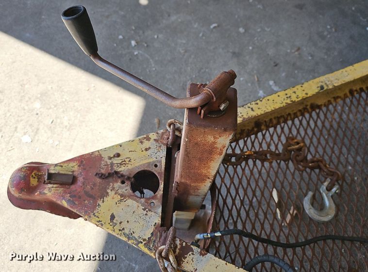 image for item NT9752 1987 Blue Diamond  utility trailer