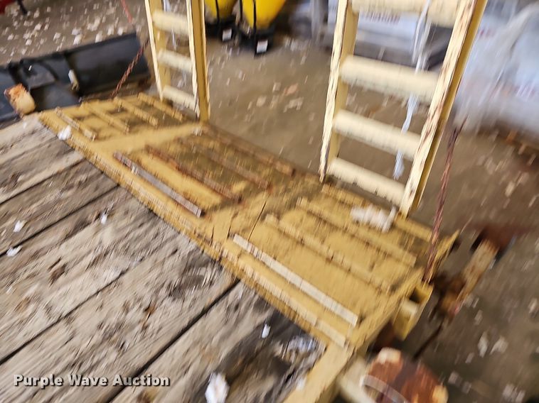 image for item NT9752 1987 Blue Diamond  utility trailer