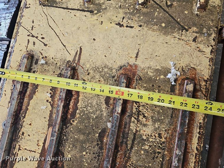 image for item NT9752 1987 Blue Diamond  utility trailer