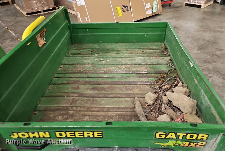 image for item NT9755 2001 John Deere Gator 4x2  utility vehicle