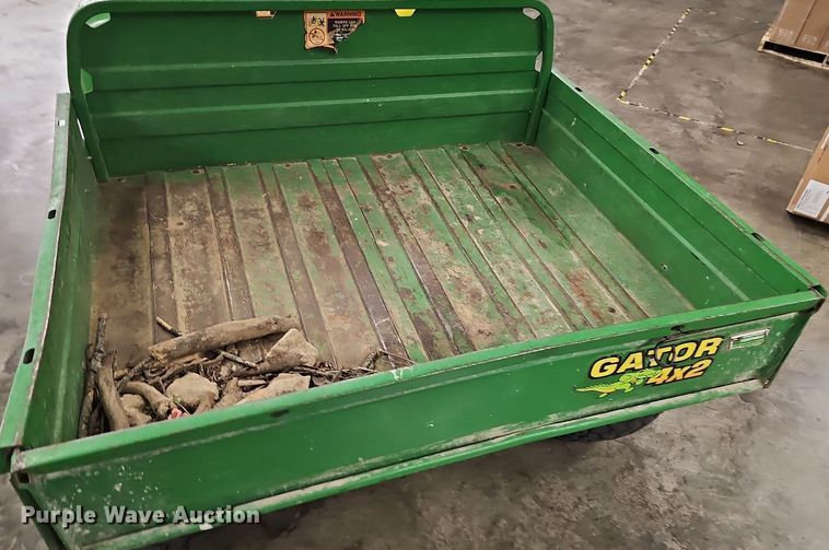 image for item NT9755 2001 John Deere Gator 4x2  utility vehicle