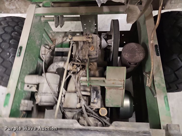 image for item NT9755 2001 John Deere Gator 4x2  utility vehicle