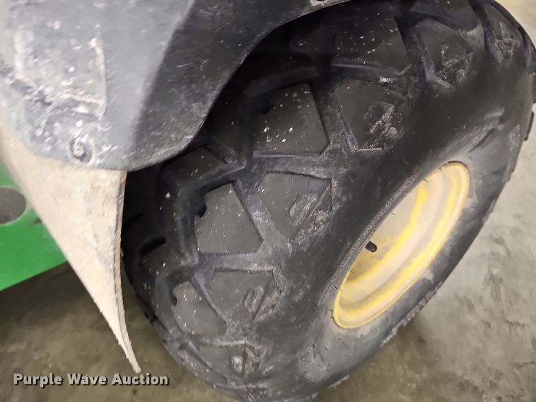 image for item NT9755 2001 John Deere Gator 4x2  utility vehicle