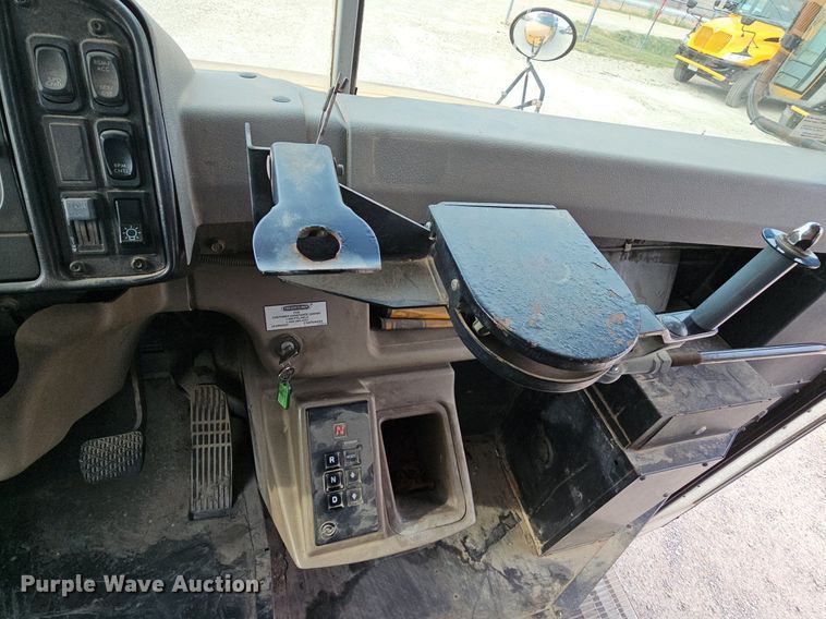 image for item NT9756 2005 Freightliner FS65  school bus