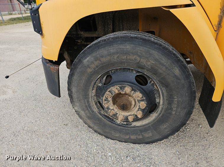 image for item NT9756 2005 Freightliner FS65  school bus