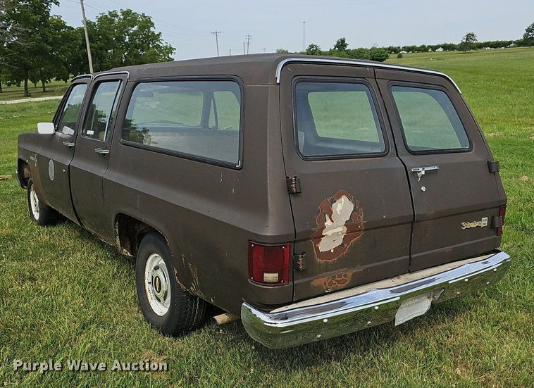 image for item NT9757 1984  Chevrolet Suburban  SUV