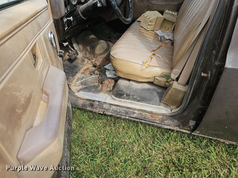 image for item NT9757 1984  Chevrolet Suburban  SUV