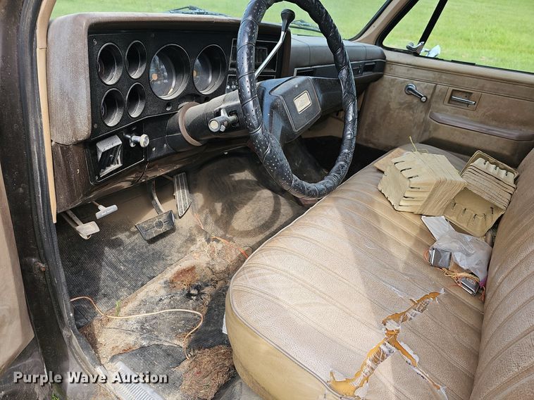 image for item NT9757 1984  Chevrolet Suburban  SUV