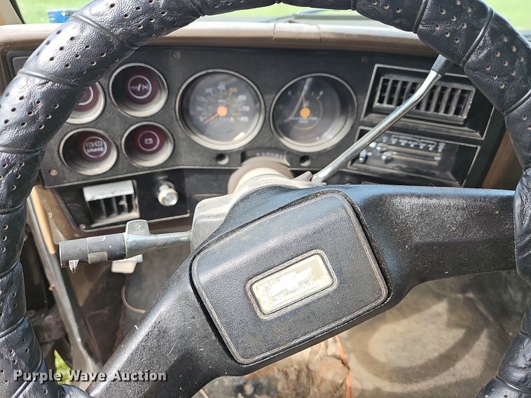 image for item NT9757 1984  Chevrolet Suburban  SUV